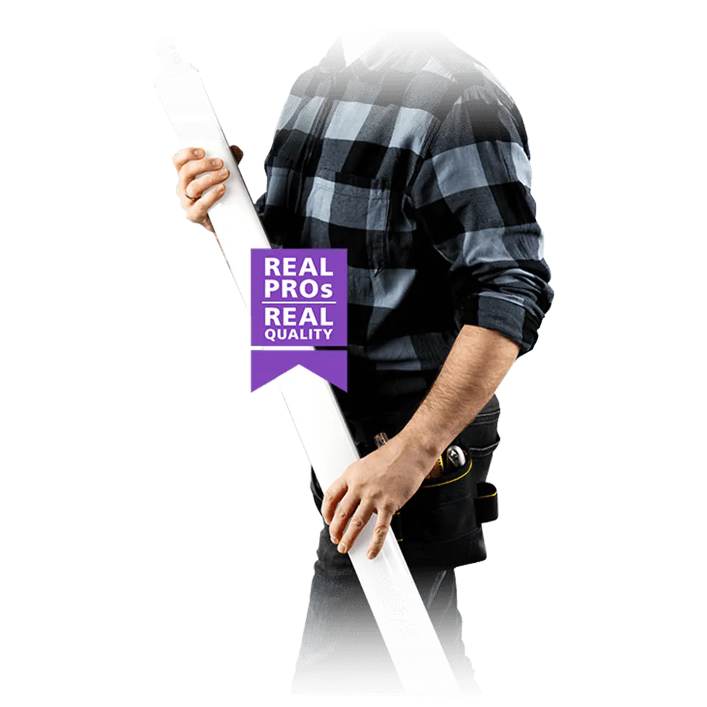 Mann h&auml;lt eine Philips Ledinaire LED fest